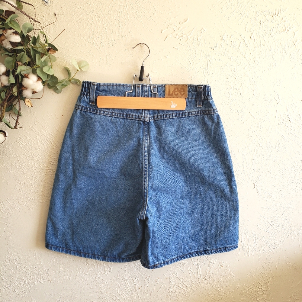 Vintage Lee denim shorts leather patch size 6